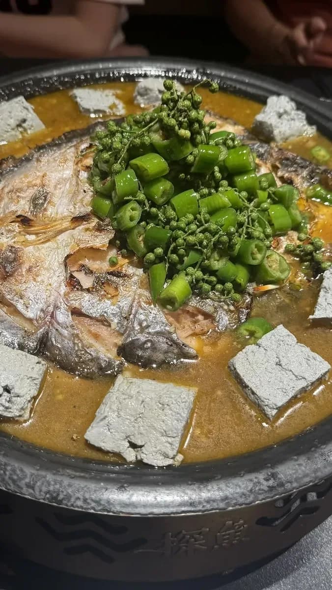 Walk in and smell the sizzling Sichuan fish
