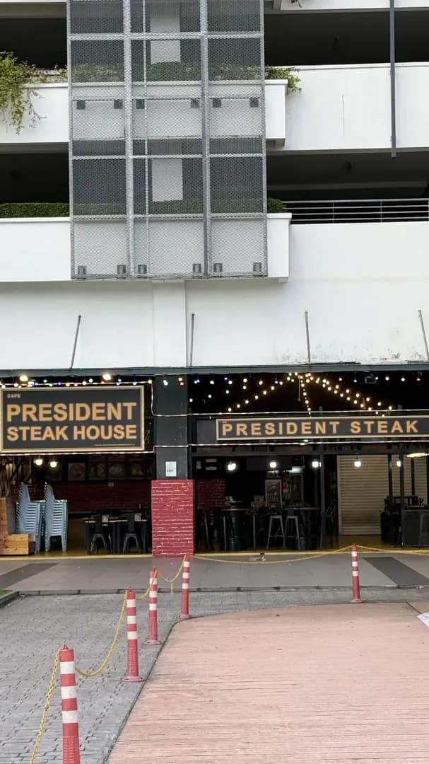 Find a Western steak house for your group photo 2