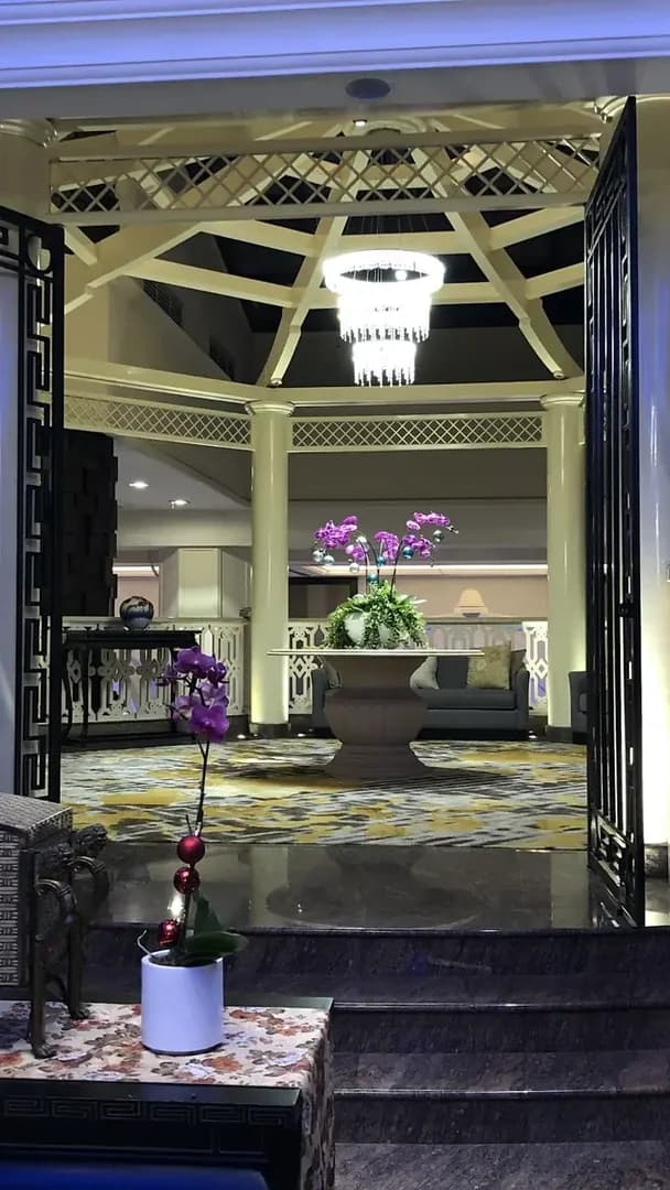Feel like royalty in a classic Cantonese setting photo 2