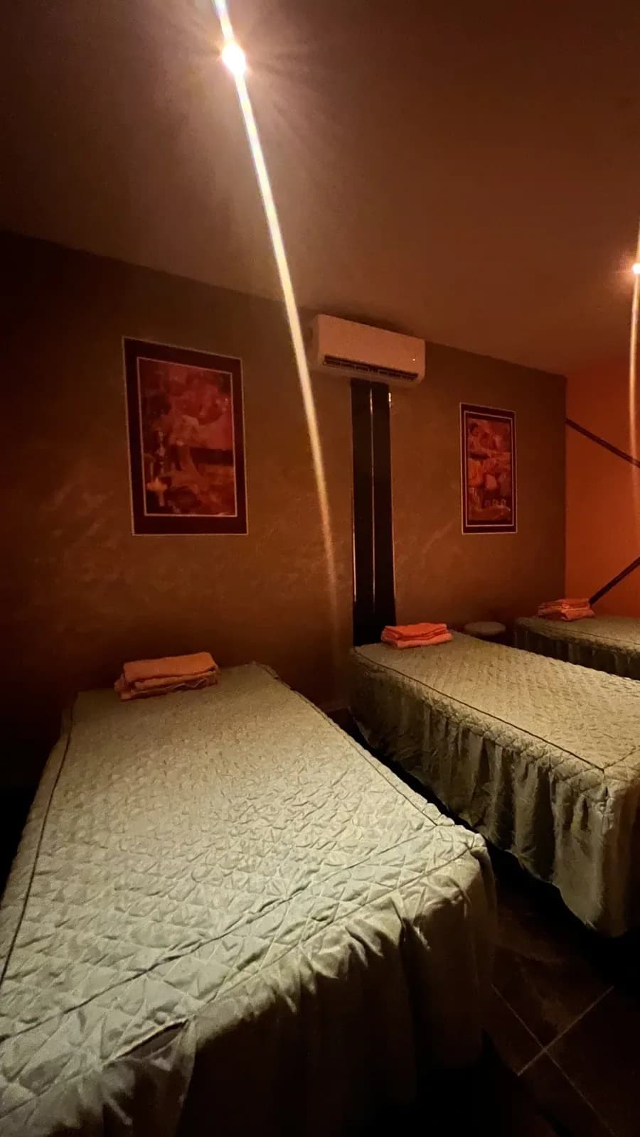 Find modern reflexology at Jin Tang