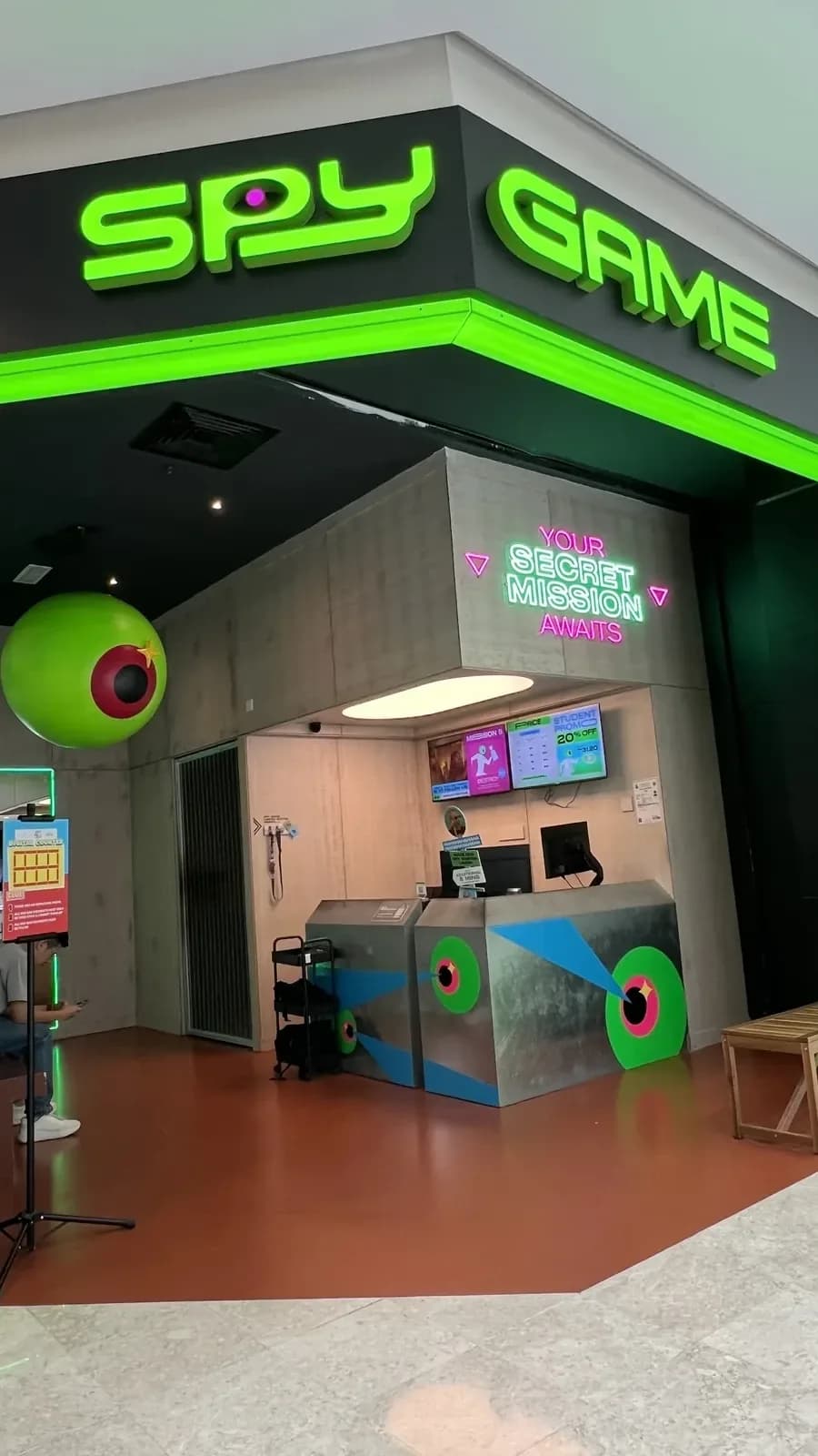 Play spy agent in a live escape game