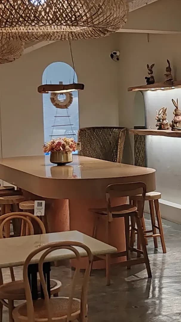 Calm Feels in a Florist Cafe photo 2