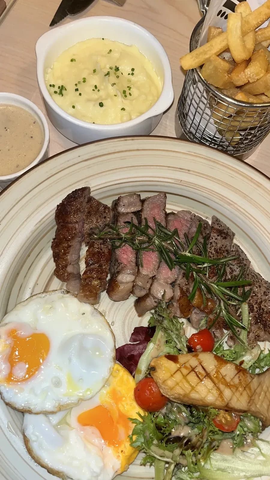 Steak sizzle at Table 43