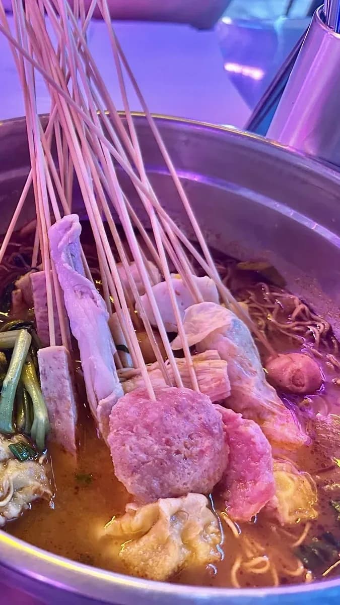 Try Chinese dishes in a casual space