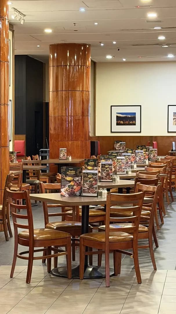 Walk into a cozy spot at Tony Roma's photo 2