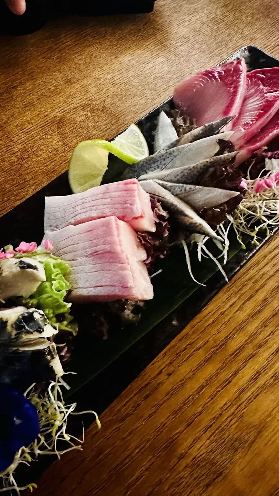 Sashimi with your group at Uo Shin