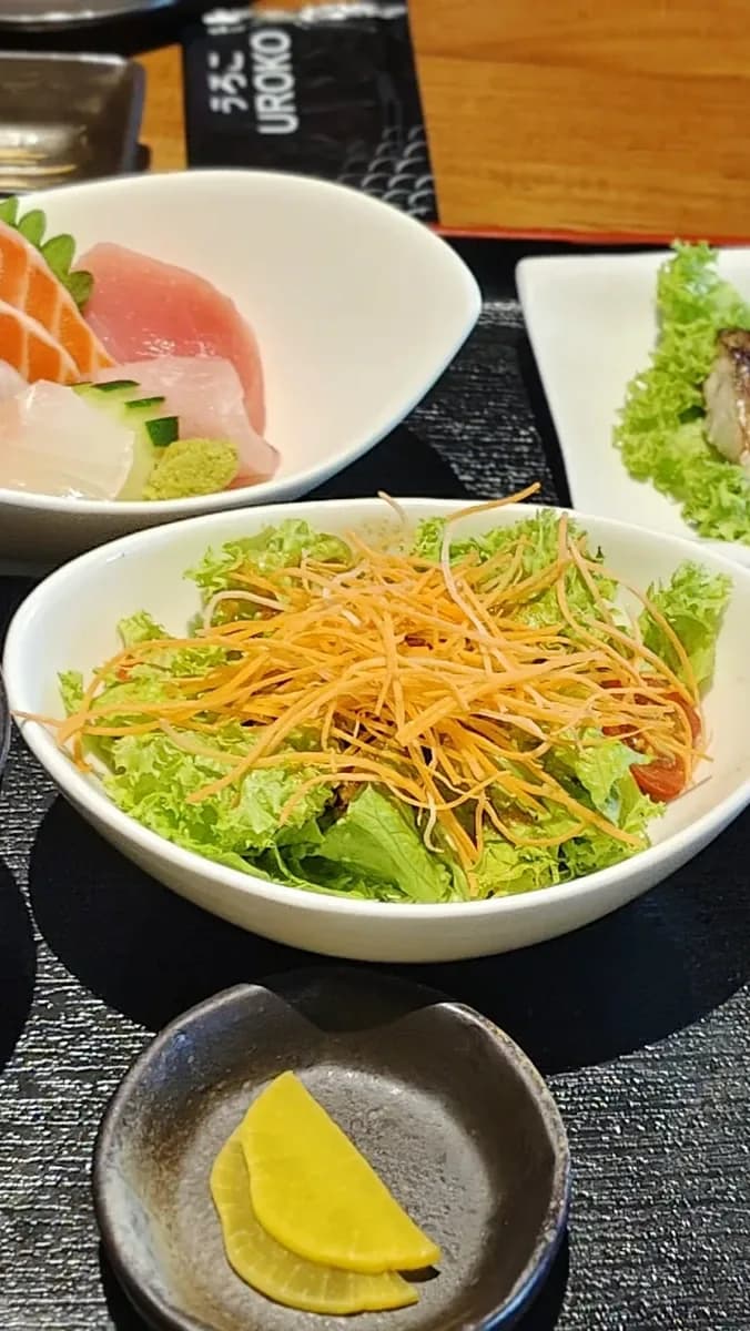 See the cozy Japanese setup at Uroko