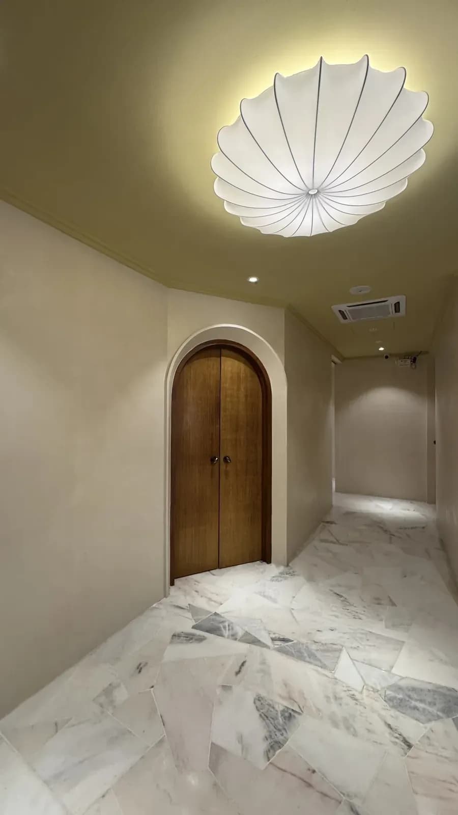 Calm energy at DNINE HEADSPA