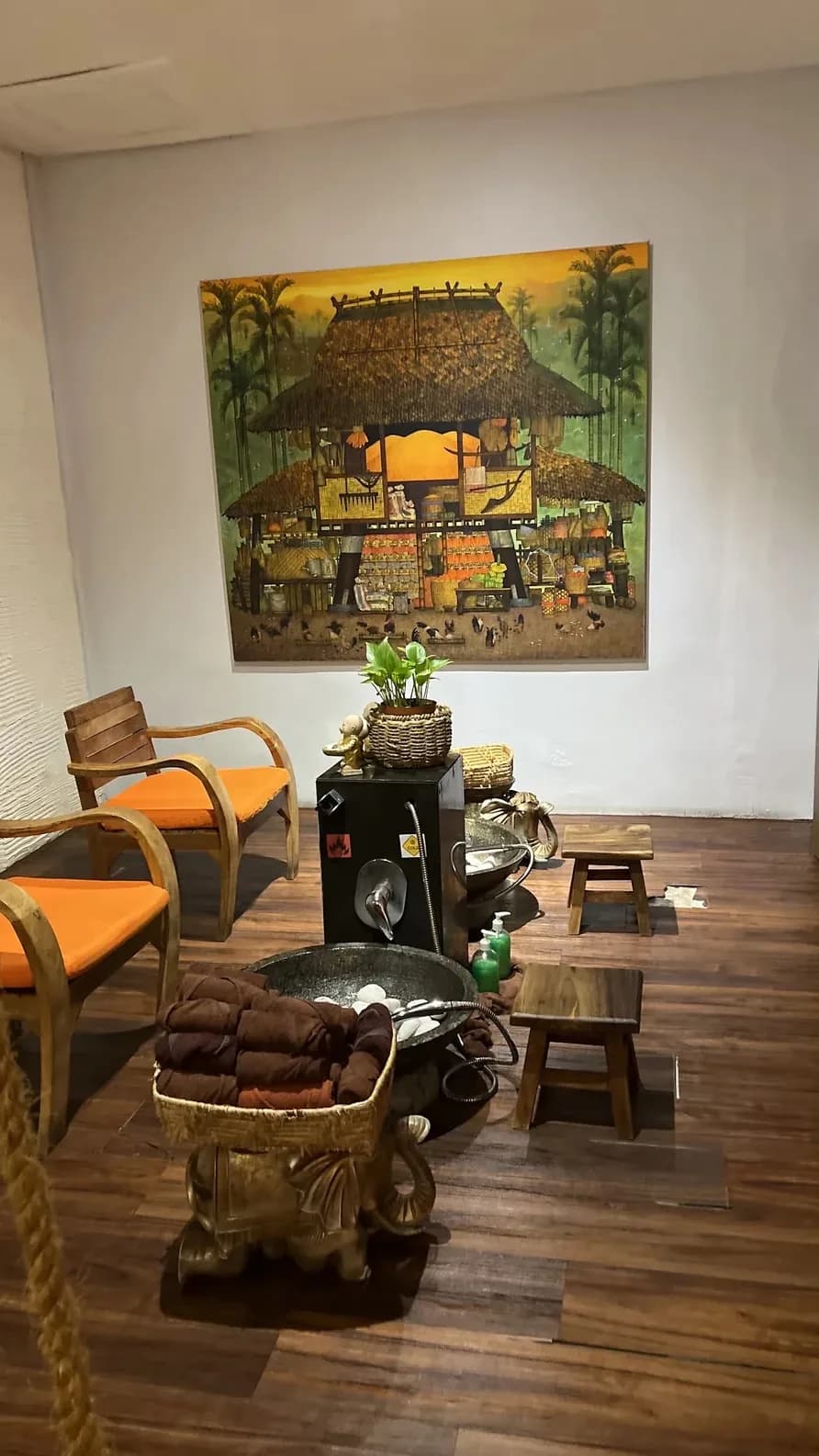 Bring your friends to Ayu Borneo