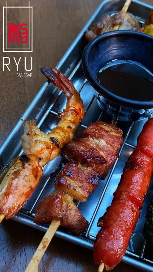 Cozy vibe at this Japanese grill spot