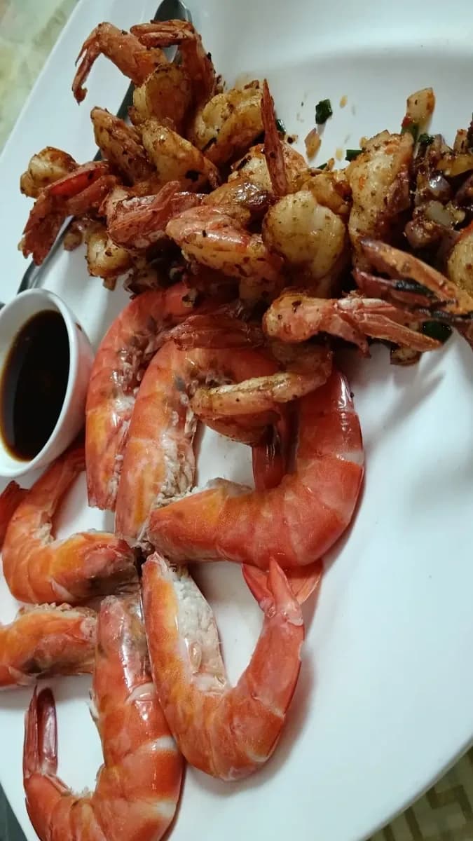 Warm buzz fills this Sichuan spot