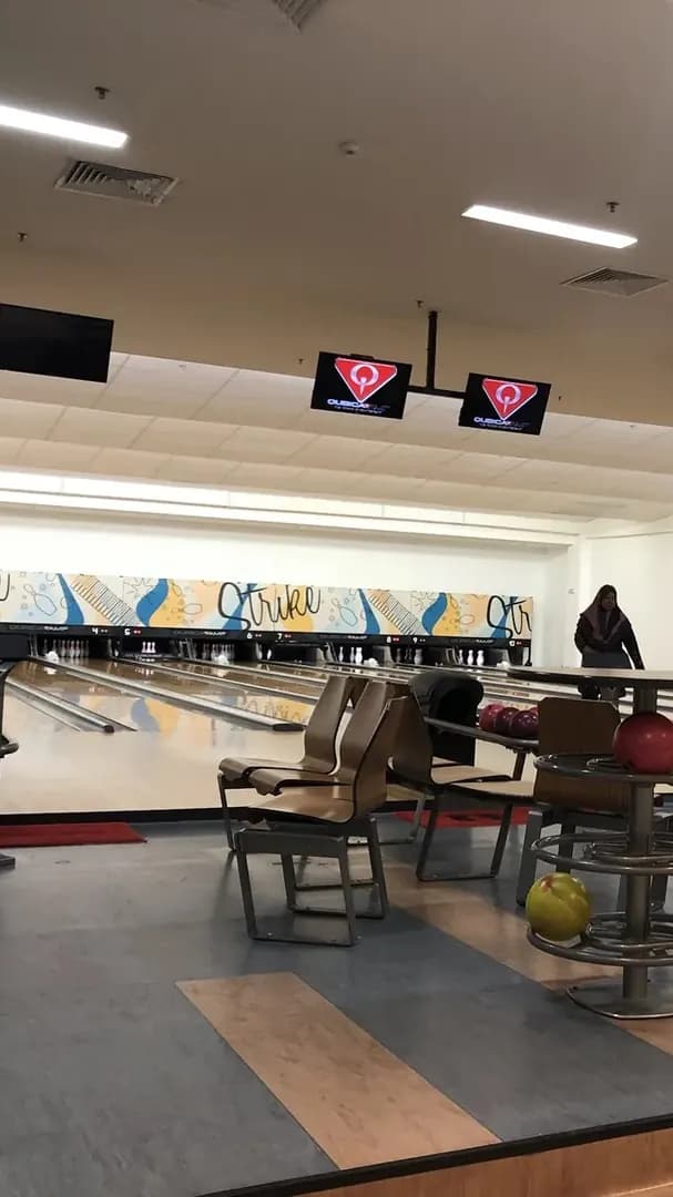Knock Down Pins at Gurney Bowl photo 2