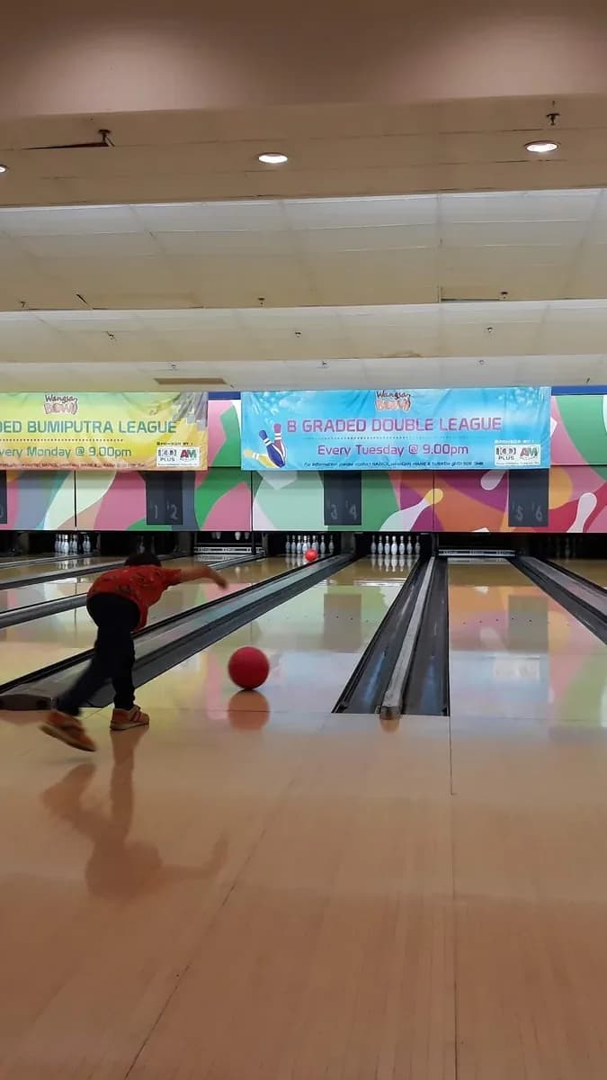 Bowling spot in the mall