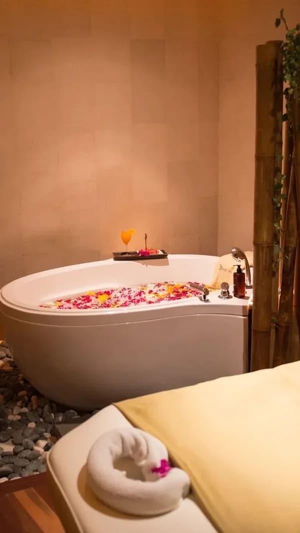Relax solo at Donna Spa