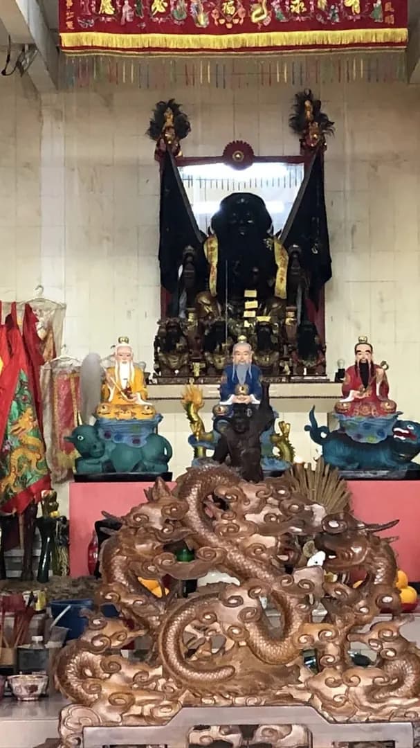 Bring family to the temple for shared time photo 2