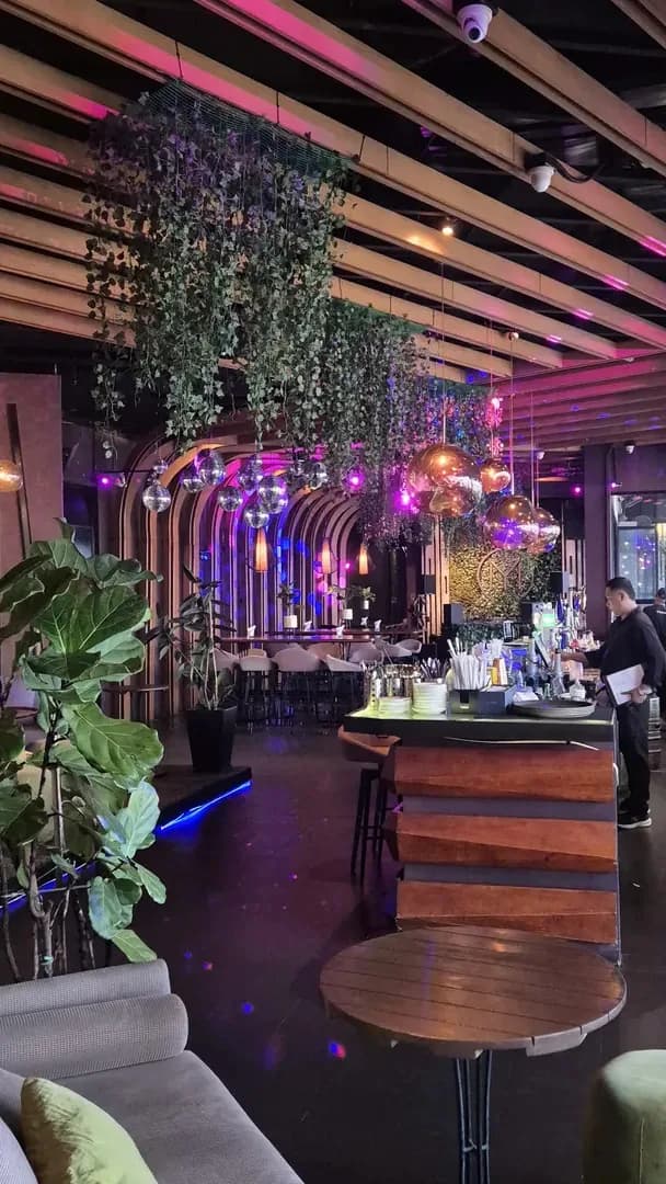 Spot upscale cocktails at Mantra