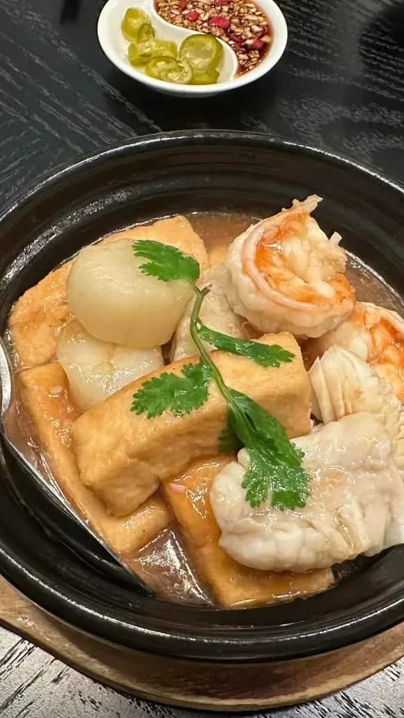 Calm Upscale Vibes for Dim Sum