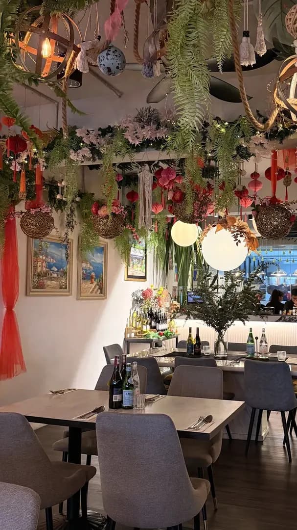 Walk in and spot the bar at Ori Di Atlas photo 2