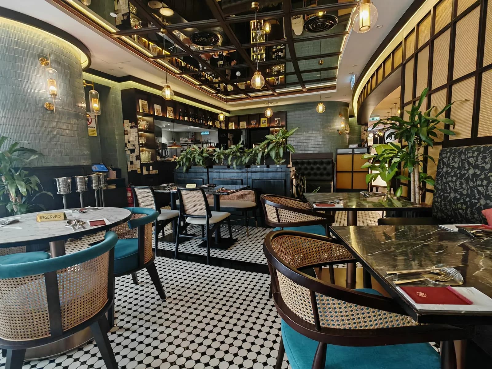 Taverna by the Tokyo restaurant