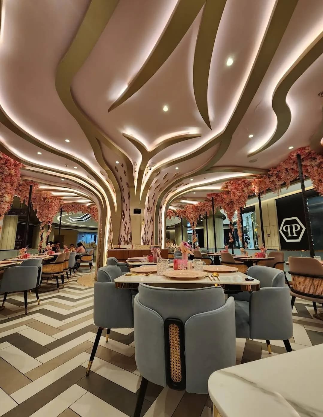 Opera Cafe & Lounge