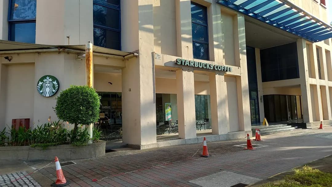 Starbucks Amcorp Tower photo 2