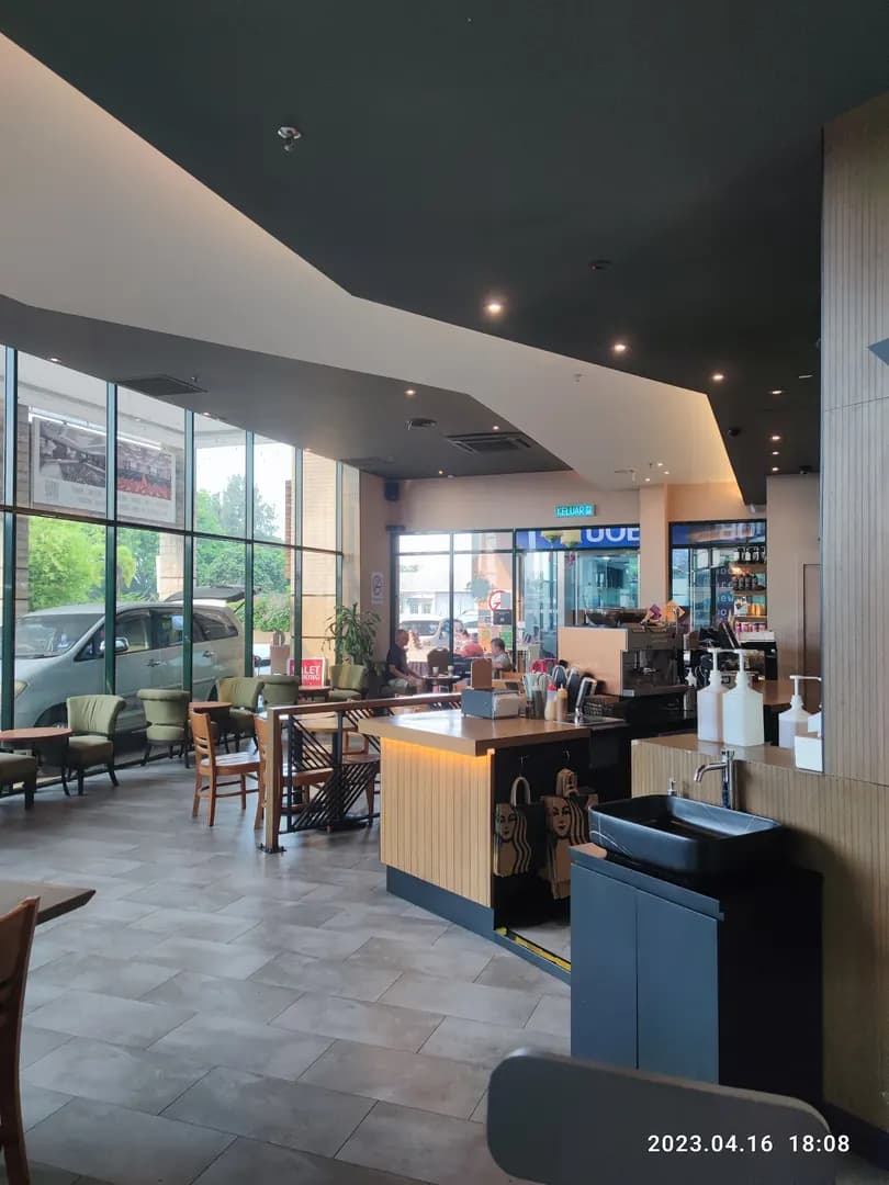Starbucks Centro Mall photo 2