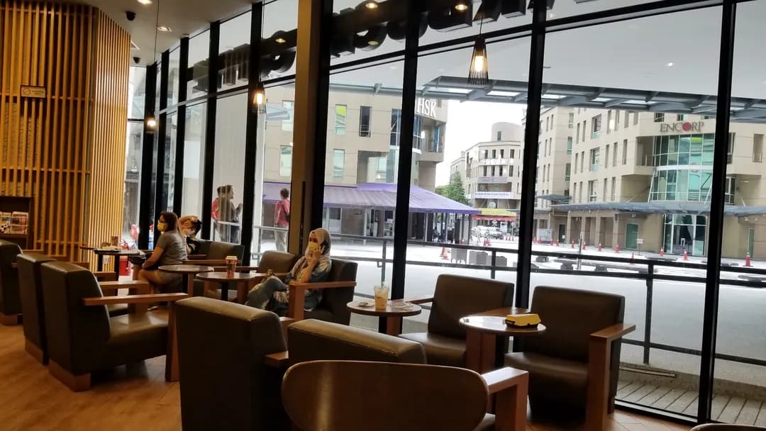 Starbucks Encorp Strand photo 2