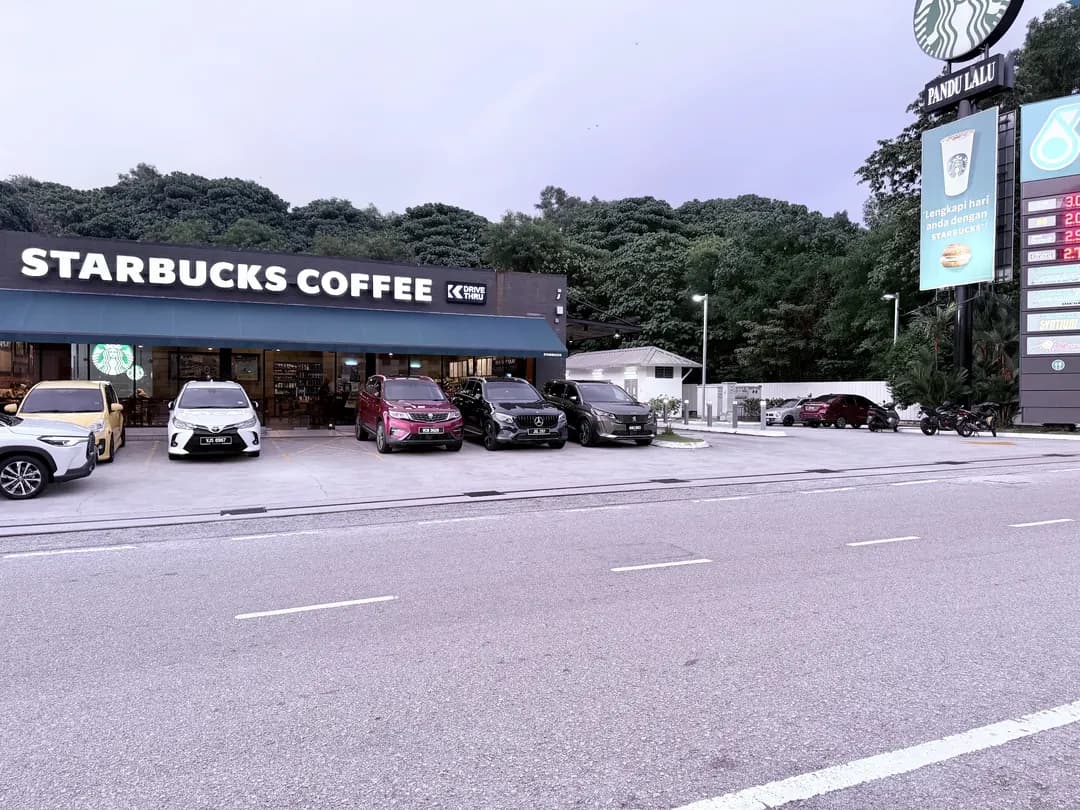 Starbucks PETRONAS Federal Highway DT photo 2