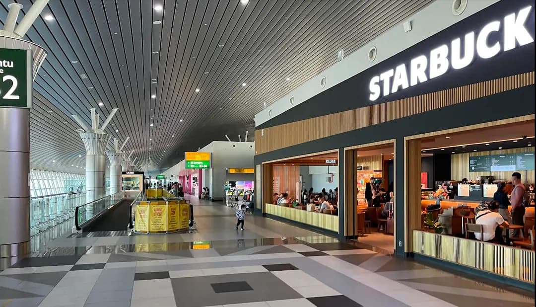 Starbucks KKIA Landside photo 2