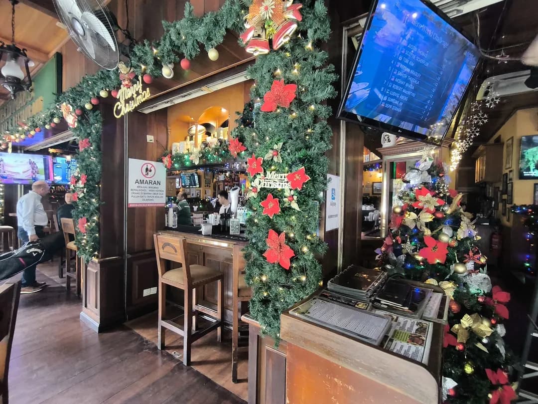 Healy Mac's Irish Bar & Restaurant • P. Ramlee photo 2
