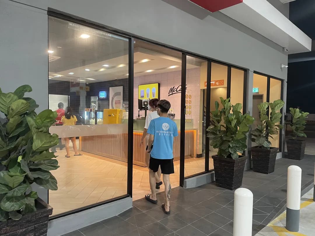 McDonald's Shell Bandar Botanik DT photo 2
