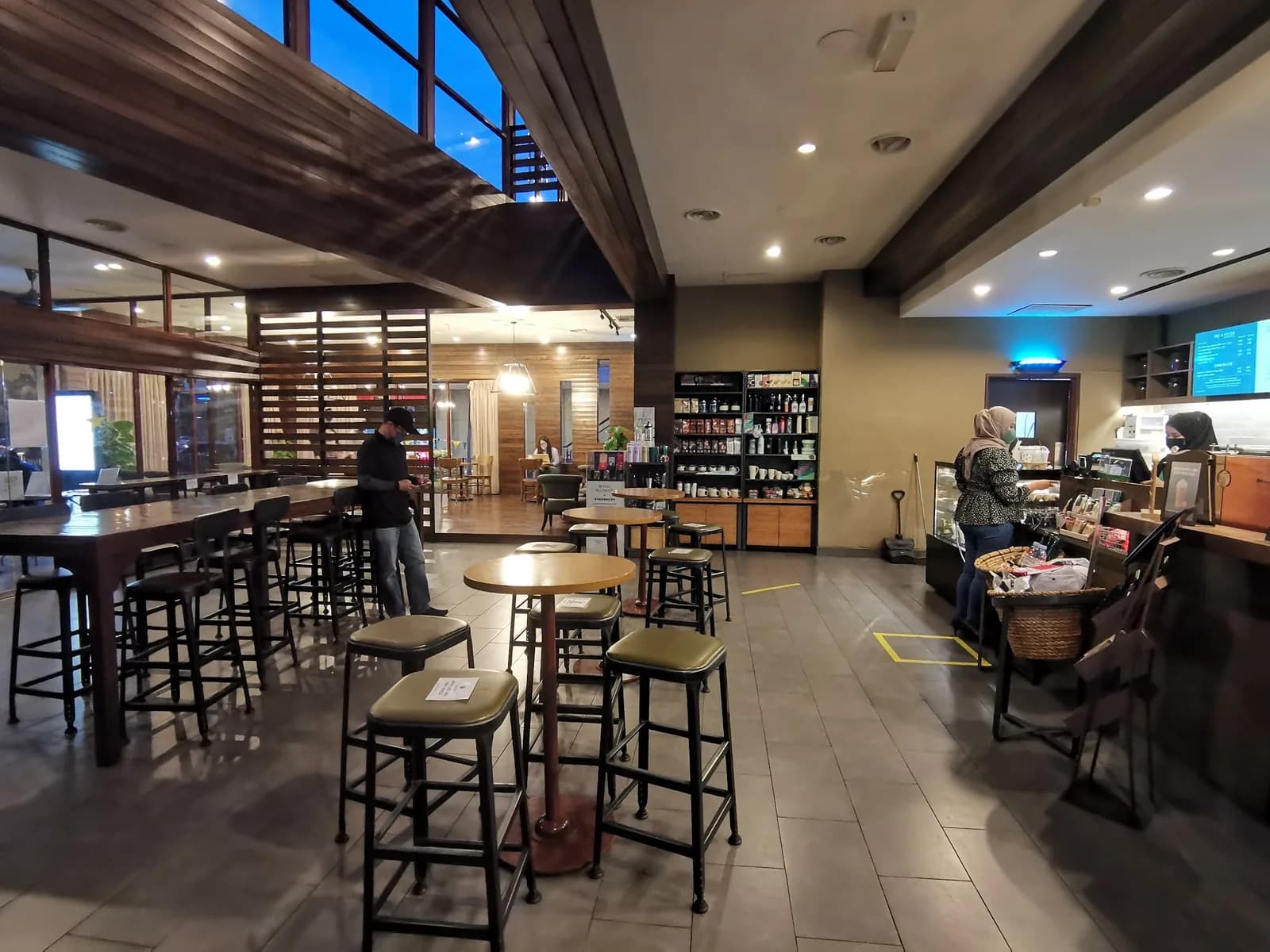 Starbucks Kota Kemuning DT