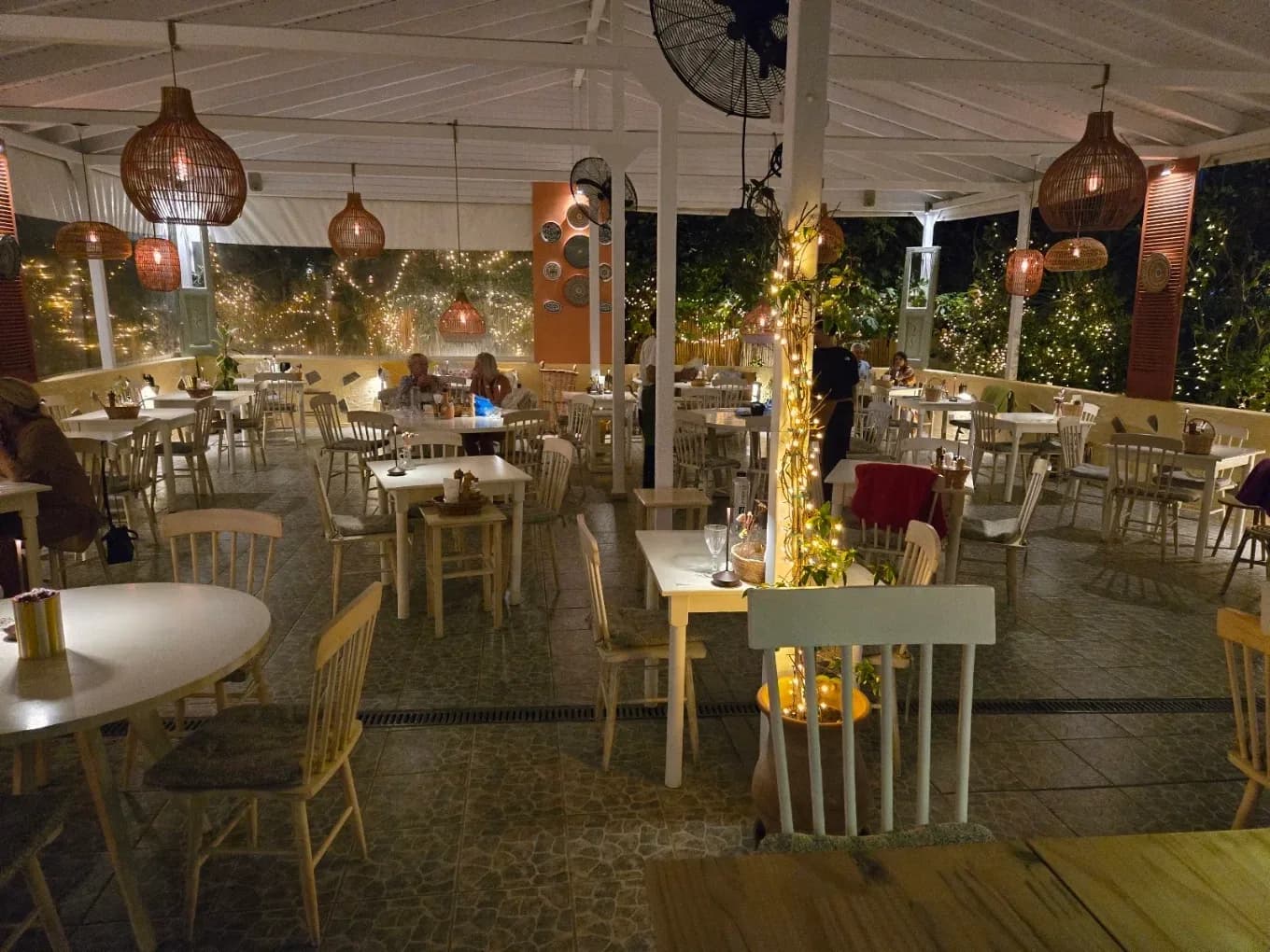 Johnny's Restaurant & Bar