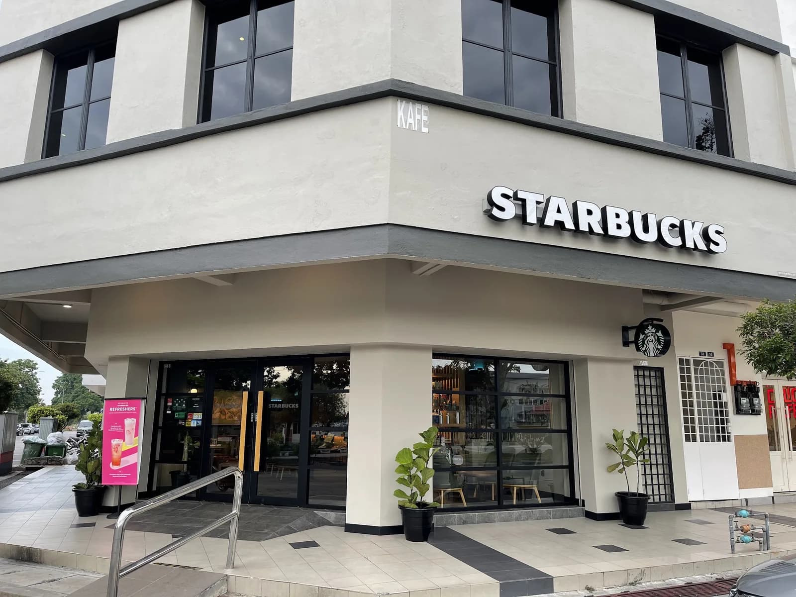 Starbucks Teluk Intan