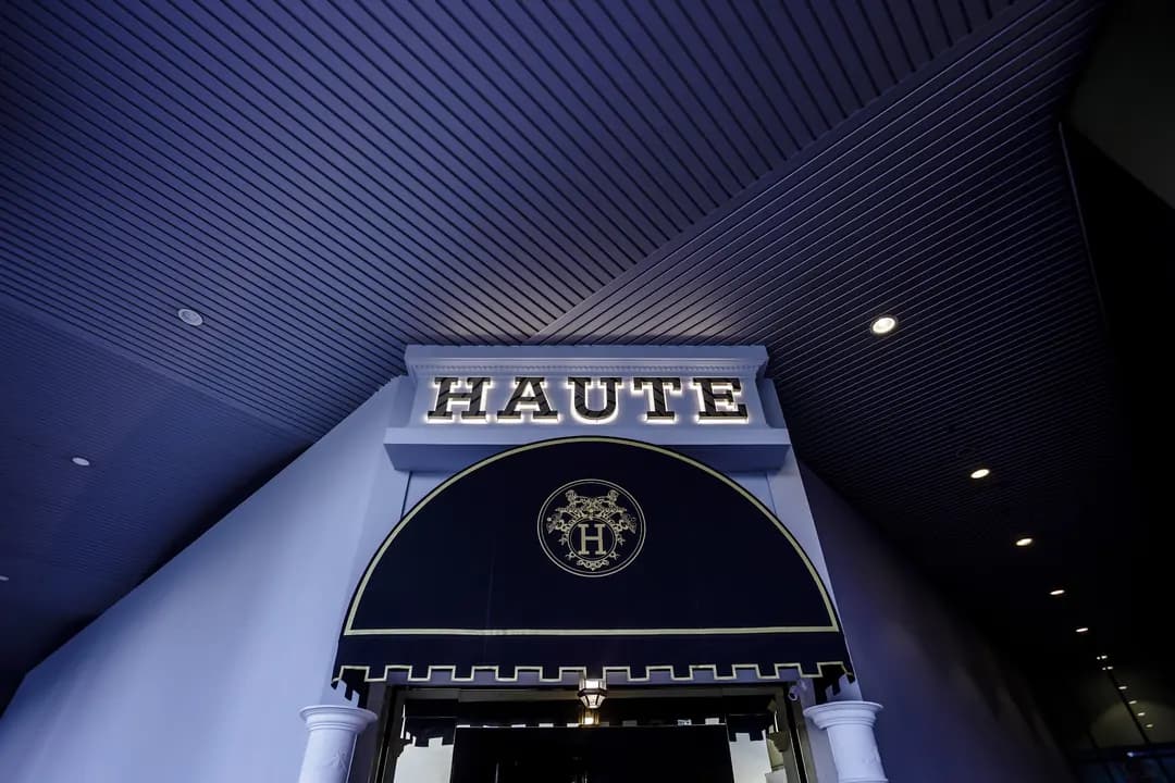 HAUTE Solaris photo 2