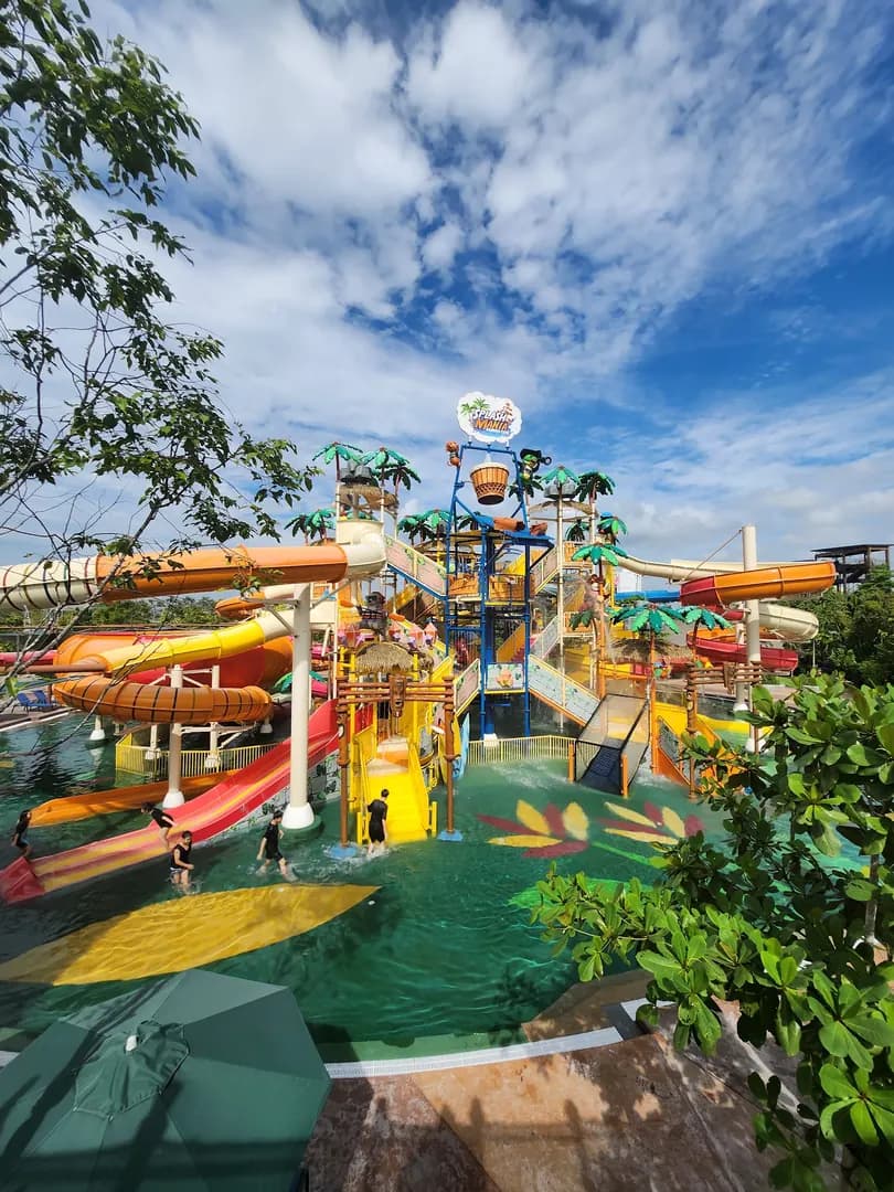 SplashMania WaterPark photo 2