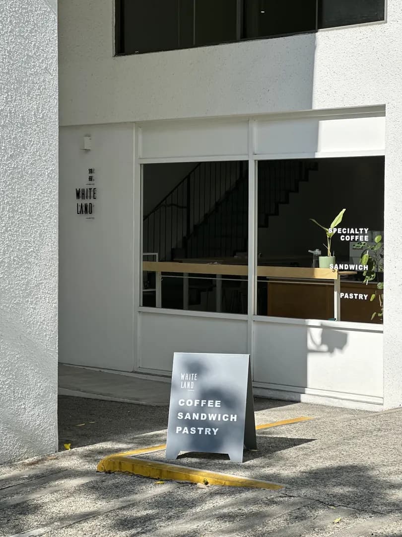 White Land Cafe | Specialty Coffee photo 2