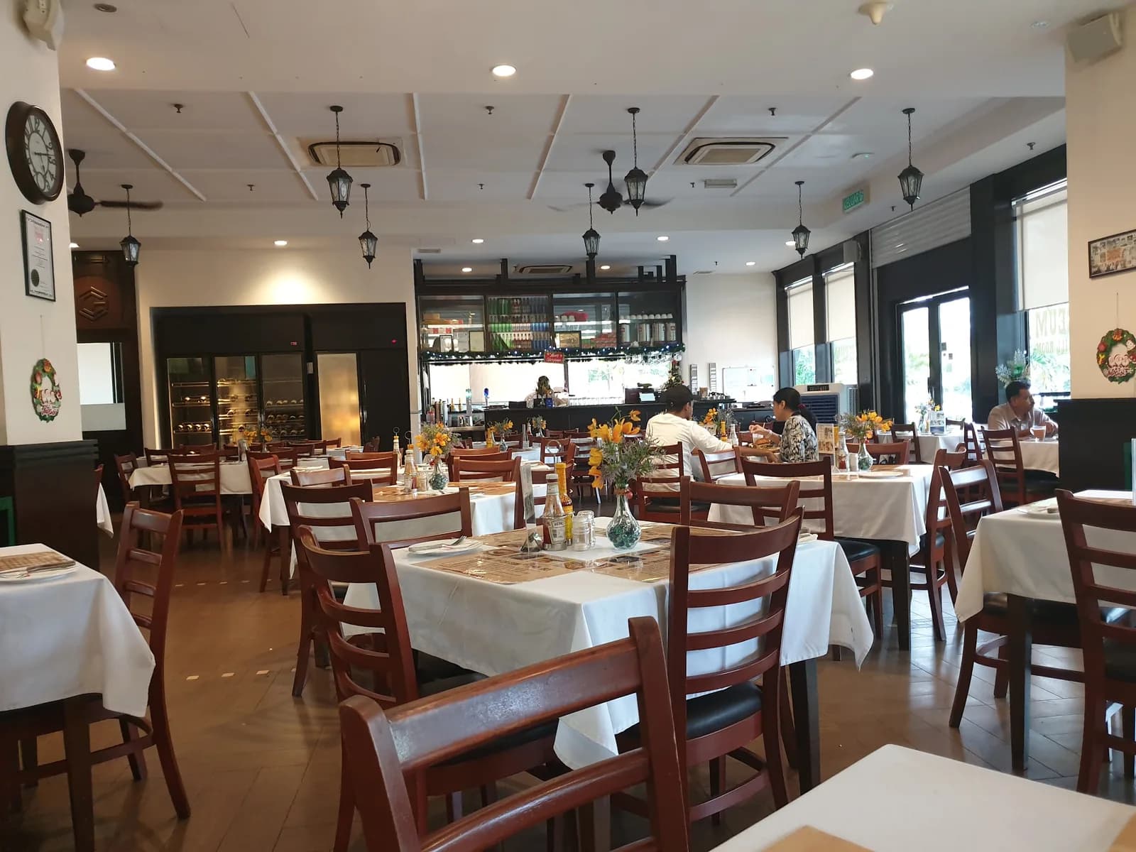 Coliseum Cafe & Grill Room @Plaza 33