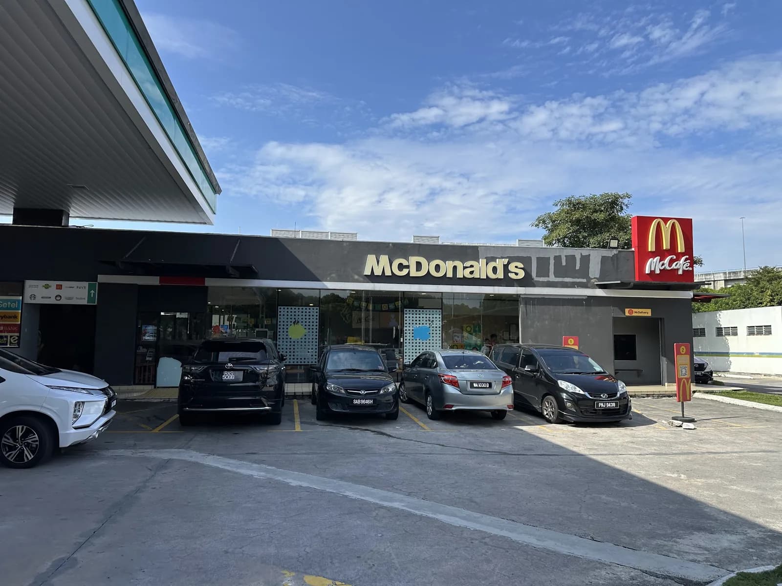 McDonald's Petronas Ampang DT