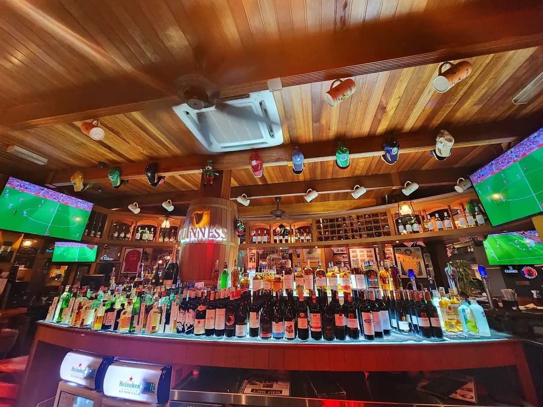 Healy Mac's Irish Bar & Restaurant • Publika photo 2