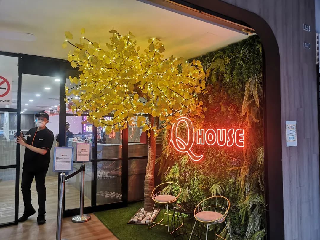 QHouse 港湾茶餐厅 • Kuchai Lama photo 2