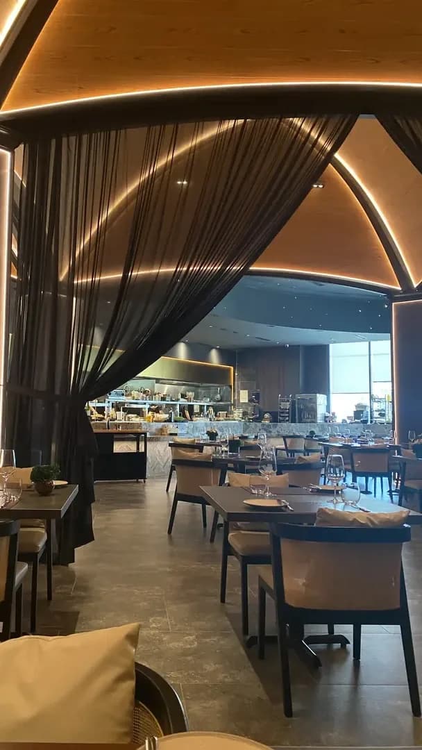 BREF by Darren Chin (M Resort Hotel)