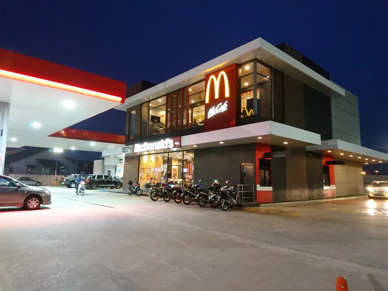 McDonald's Caltex Denai Alam DT