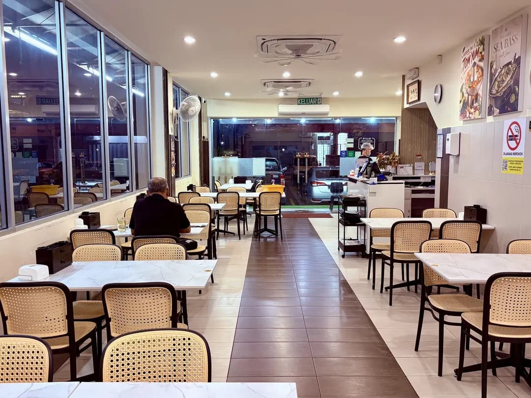 Fish In Bowl Restaurant • 鱼你见面 photo 3