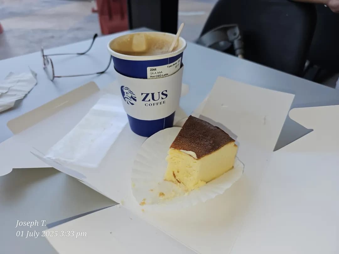 ZUS Coffee - Genting Xintiandi Sales Gallery photo 3