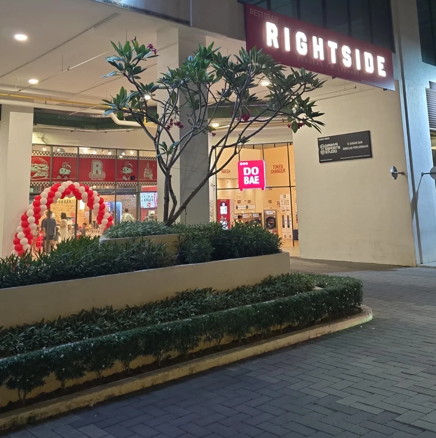 RIGHTSIDE FAST FOOD @ USJ