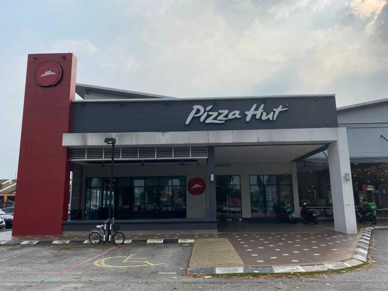Pizza Hut Restaurant Gunung Rapat