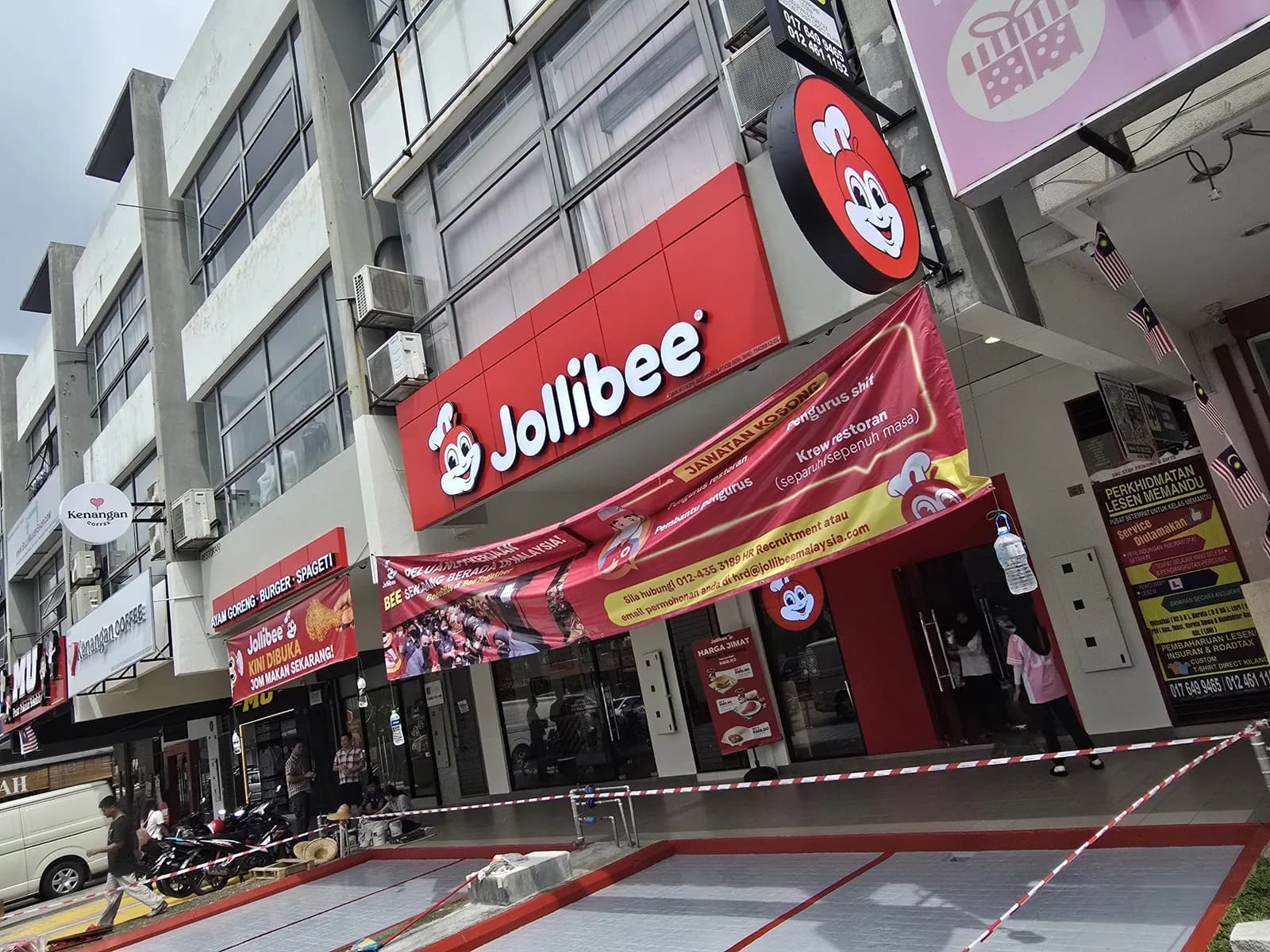 Jollibee (Lakefields Sungai Besi)