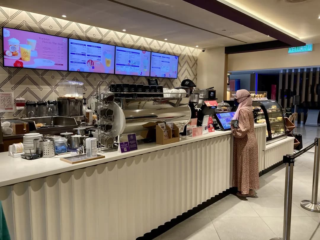 The Coffee Bean & Tea Leaf photo 2