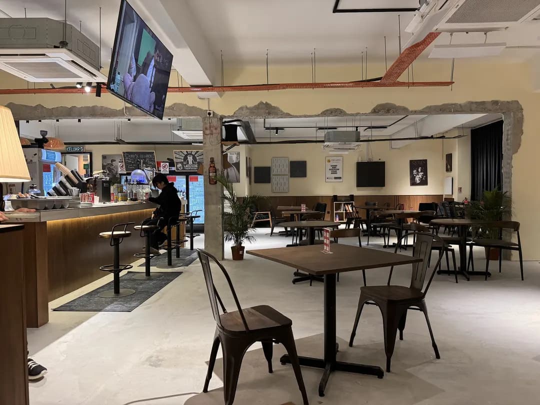 Lakeside Tavern & Bar photo 2